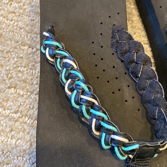 Never Worn Women’s Mudd Braided Flip Flops Size 7-8 - Picture 2 of 4